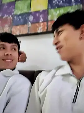 hoot booys  online show from January 13, 2026, 6:57 pm