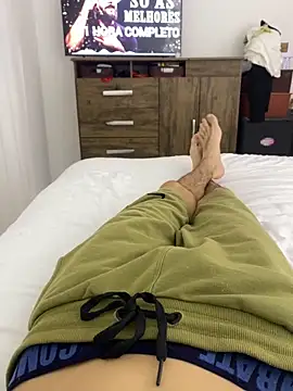 Snapshot of leozin01 chatting on November 2, 2025, 9:50 pm leozin01 online show from November 2, 2025, 9:50 pm