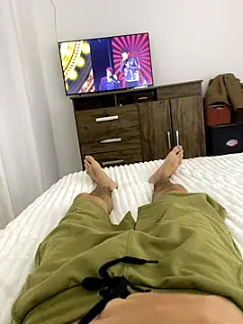 Snapshot of leozin01 chatting on November 6, 2025, 12:00 am leozin01 online show from November 6, 2025, 12:00 am