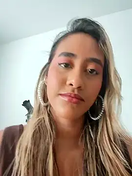 Snapshot of warayana_ chatting on October 19, 2025, 9:26 pm warayana  online show from October 19, 2025, 9:26 pm