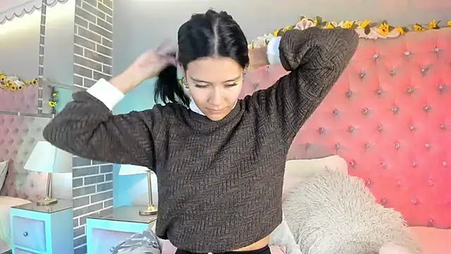 TanyaBello online show from May 13, 2026, 4:21 am