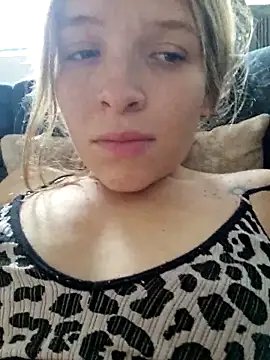 Snapshot of bambiluly chatting on November 11, 2025, 8:09 pm bambiluly online show from November 11, 2025, 8:09 pm