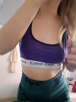 Snapshot of bambiluly chatting on November 18, 2025, 7:51 pm bambiluly online show from November 18, 2025, 7:51 pm