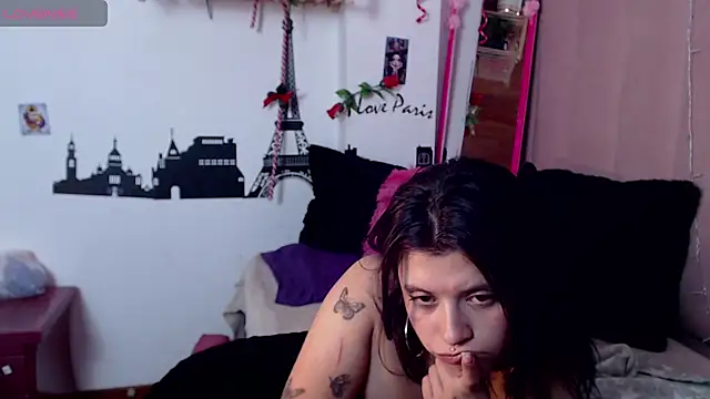 petite coral online show from March 22, 2026, 12:25 am