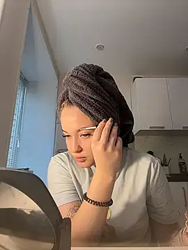 Snapshot of EvaHaris__ chatting on October 25, 2025, 8:55 am EvaHaris   online show from October 25, 2025, 8:55 am