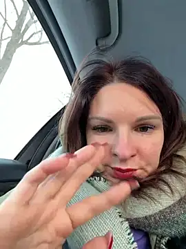 kinkysarahx online show from January 6, 2026, 11:14 am