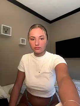 LaceyMilliexoxo online show from October 20, 2025, 9:43 am