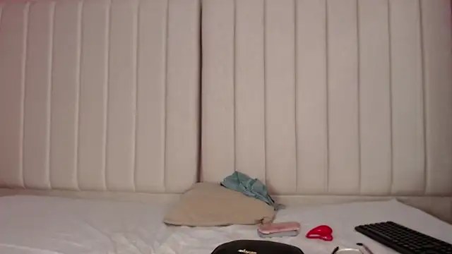 miel alisha online show from November 13, 2025, 12:48 pm