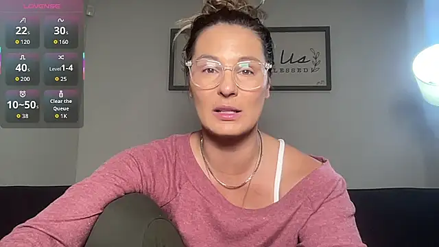 Mandyrheaa online show from December 1, 2025, 8:47 pm