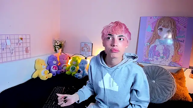 Strawberry Kitty  online show from October 19, 2025, 4:02 am