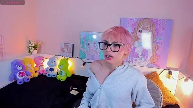 Strawberry Kitty  online show from October 21, 2025, 9:37 pm