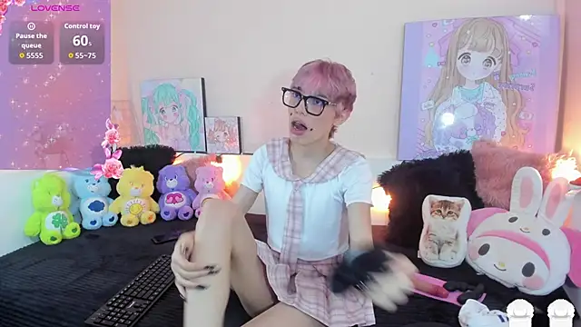 Strawberry Kitty  online show from December 14, 2025, 4:51 am