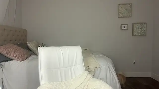 Amberjayxox0 online show from November 7, 2025, 1:05 am