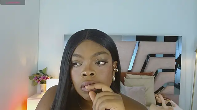 Maiacharris  online show from December 17, 2025, 7:31 pm