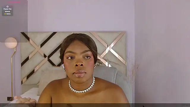 Maiacharris  online show from July 6, 2026, 12:46 pm