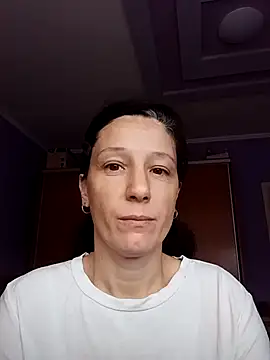 Snapshot of Emeli32-22 chatting on November 3, 2025, 8:04 am Emeli32-22 online show from November 3, 2025, 8:04 am