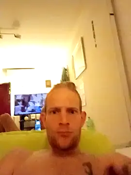 Snapshot of Lorenzo4786 chatting on October 17, 2025, 12:47 am Lorenzo4786 online show from October 17, 2025, 12:47 am