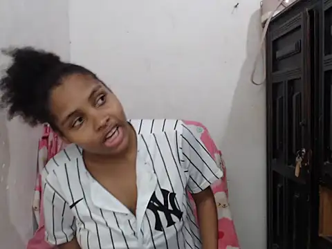 kataleya2021 online show from December 4, 2025, 11:57 pm