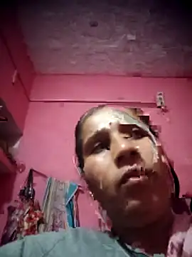 OliveGreen22 online show from November 19, 2025, 1:05 am