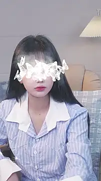 Snapshot of Yiyi_cute chatting on October 18, 2025, 6:16 am Yiyi cute online show from October 18, 2025, 6:16 am