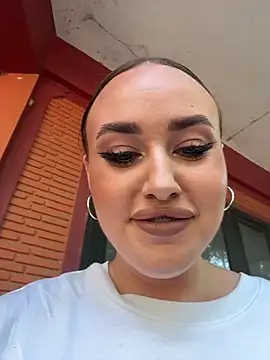 KiraSunshine online show from February 15, 2026, 7:51 am