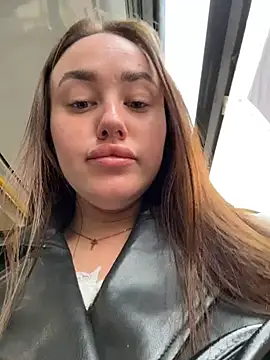 KiraSunshine online show from May 6, 2026, 2:51 am