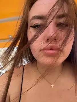 KiraSunshine online show from June 6, 2026, 3:22 am