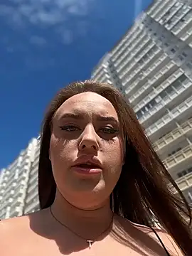 KiraSunshine online show from June 19, 2026, 3:44 am