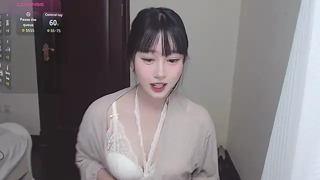 Snapshot of Xiaowen-wen chatting on October 18, 2025, 12:06 pm Xiaowen-wen online show from October 18, 2025, 12:06 pm