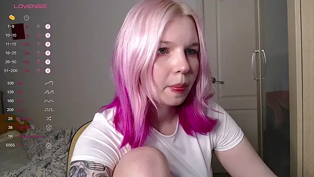 Snapshot of AnnySweetKiss chatting on October 17, 2025, 2:52 pm AnnySweetKiss online show from October 17, 2025, 2:52 pm