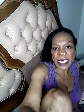 Hotcougar online show from November 5, 2025, 7:14 pm