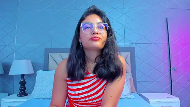 Snapshot of ViolettRouse chatting on February 13, 2026, 5:31 pm ViolettRouse online show from February 13, 2026, 5:31 pm