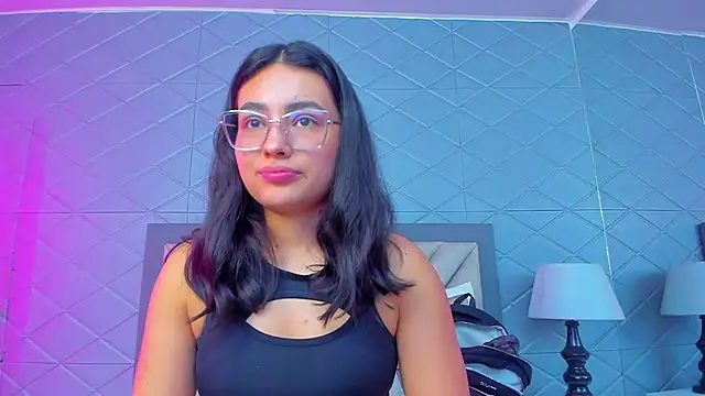 Snapshot of ViolettRouse chatting on February 20, 2026, 5:02 pm ViolettRouse online show from February 20, 2026, 5:02 pm