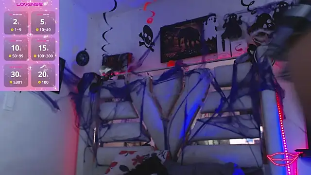 Hanna Plum online show from October 29, 2025, 1:41 am