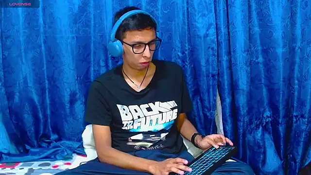 DavTwink3100 online show from March 2, 2026, 1:52 am