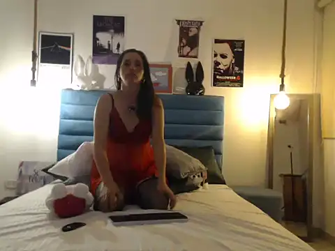 Snapshot of ScarletJones25 chatting on October 17, 2025, 10:23 pm ScarletJones25 online show from October 17, 2025, 10:23 pm