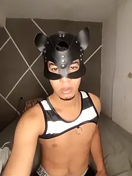 thiiago 05 online show from October 25, 2025, 9:42 pm
