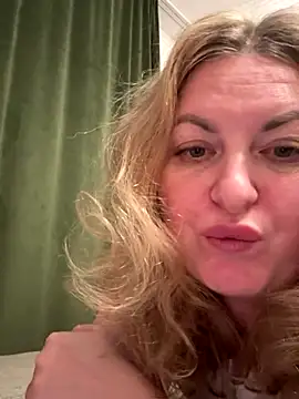 Amelia-Diamond online show from November 21, 2025, 11:25 pm