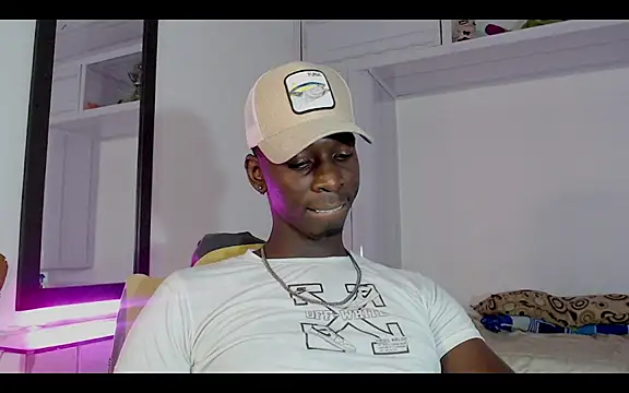 Snapshot of Black_Paradice chatting on June 10, 2026, 9:46 pm Black Paradice online show from June 10, 2026, 9:46 pm
