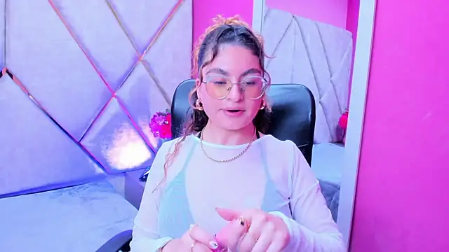 EmiliRouse  online show from November 13, 2025, 2:43 am