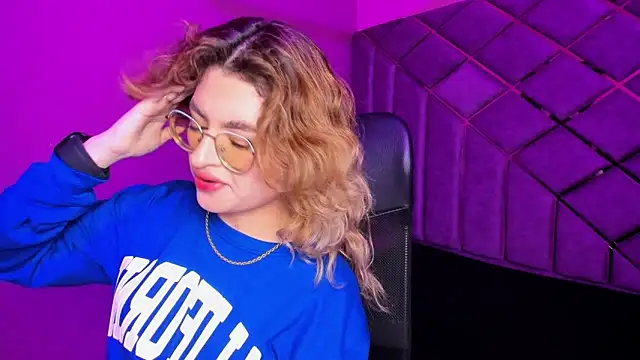 EmiliRouse  online show from January 7, 2026, 3:42 am