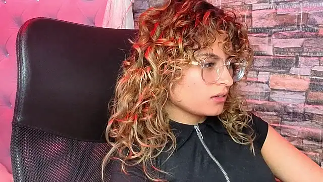 EmiliRouse  online show from January 9, 2026, 3:53 am