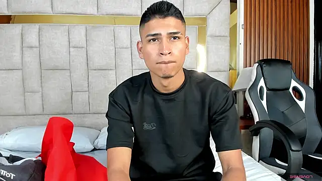 Emiliano Reyes online show from November 15, 2025, 3:04 am