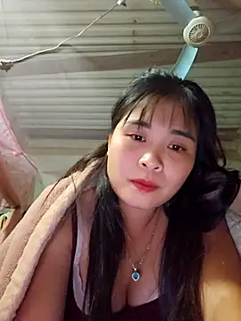 Squirrel-Pear online show from November 22, 2025, 3:11 pm