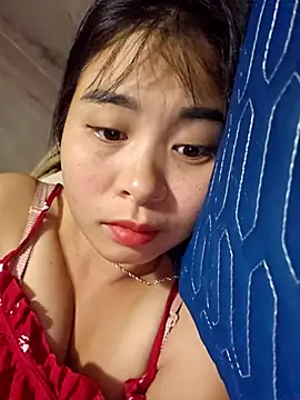 Squirrel-Pear online show from December 2, 2025, 10:05 pm