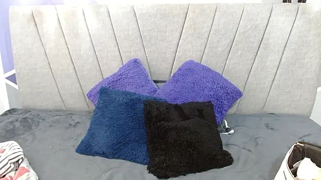 luna merie online show from March 24, 2026, 1:27 pm