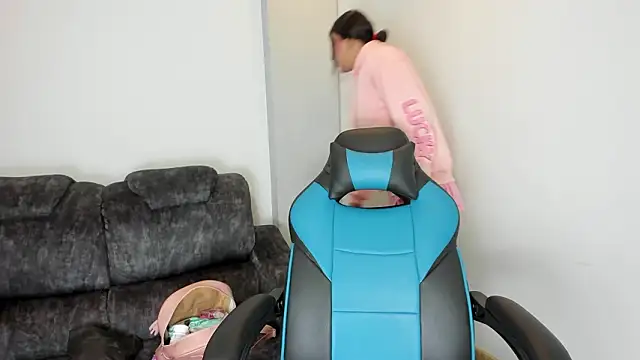 stefy bratz online show from March 18, 2026, 3:53 am