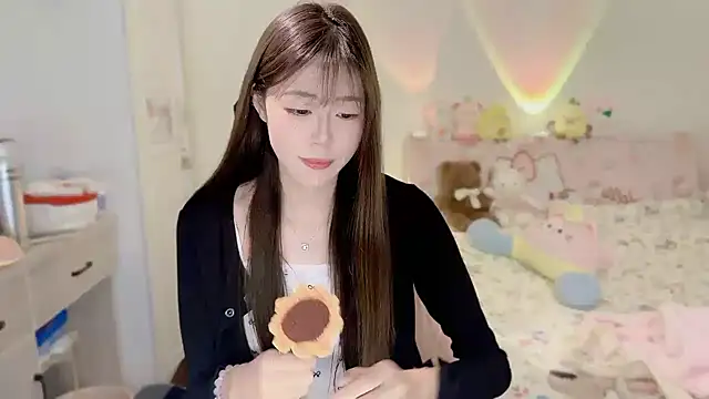 Onecutelittle online show from November 11, 2025, 2:00 am