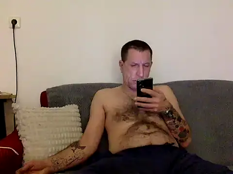 Filip 76 online show from November 25, 2025, 4:51 pm
