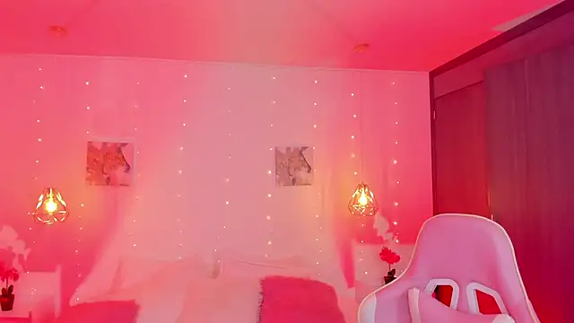 cherryvixen  online show from October 28, 2025, 6:17 am